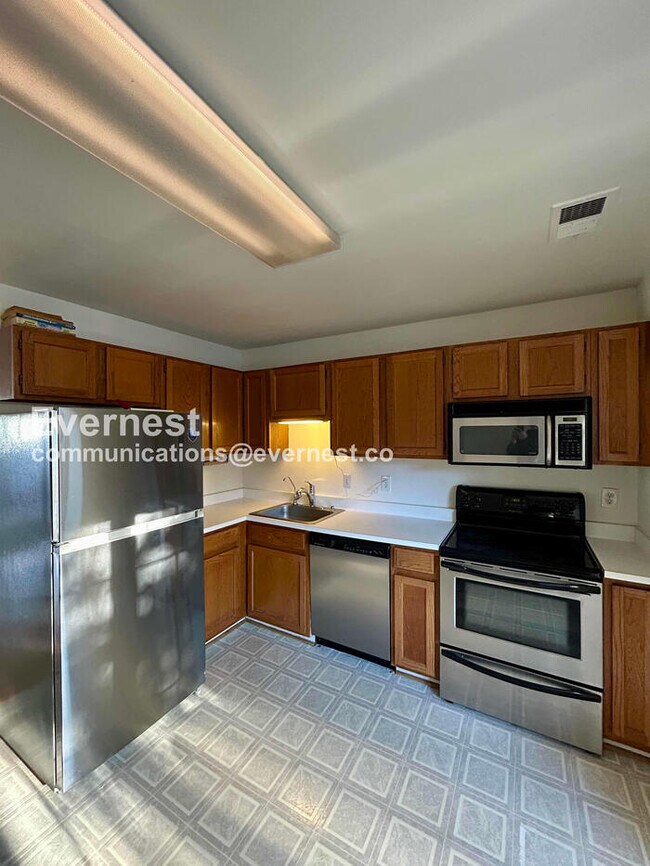 Foto del edificio - 16321 Taconic Cir