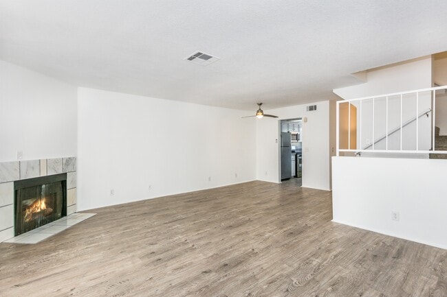 Building Photo - 534 Venice Way