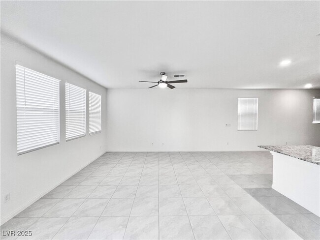Building Photo - 8986 Lucky Crest St