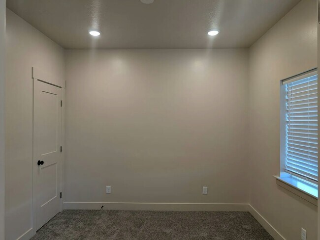 Foto del edificio - 150 E 700 N St