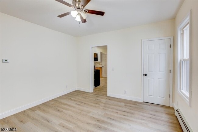 Building Photo - 546 Morris St