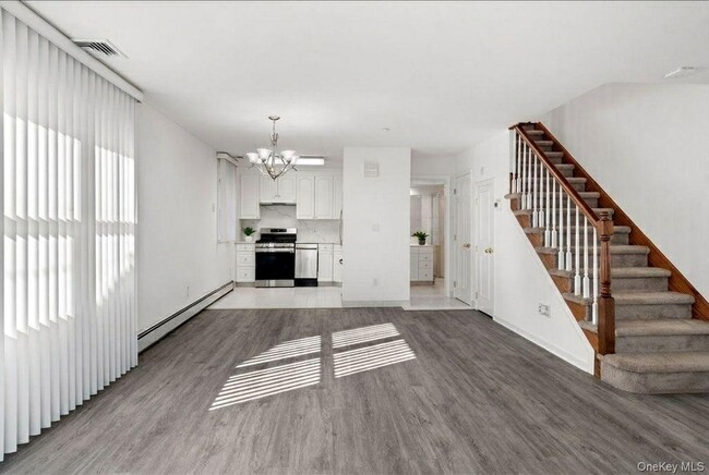 Building Photo - 27 Woodside Ave