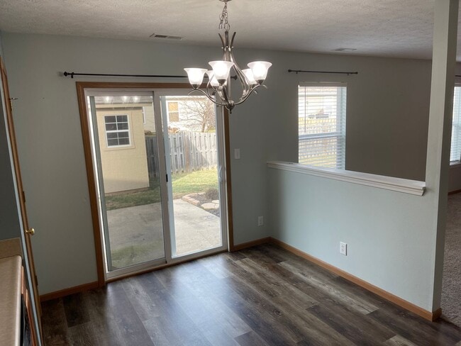 Foto del edificio - 3 Bedroom On The East Side!