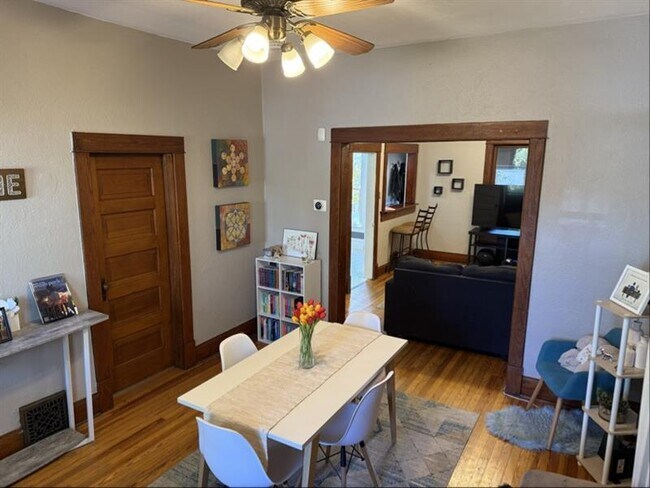 Foto del edificio - 371 S Franklin St