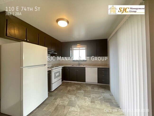 Building Photo - 110 E 74th St