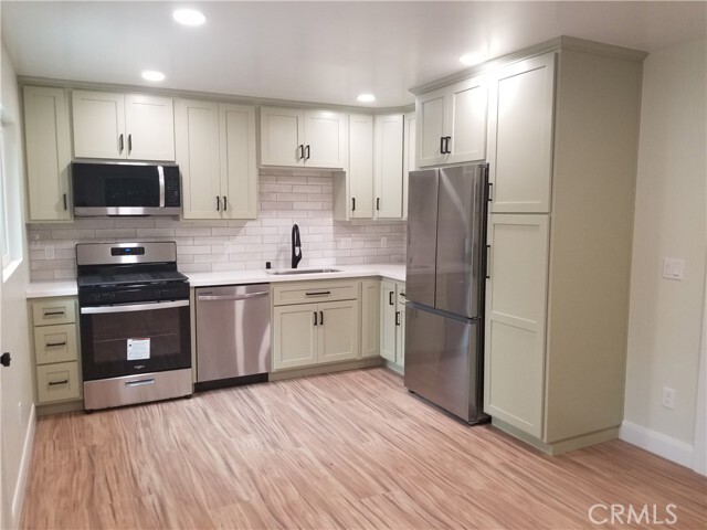 Foto del edificio - 231 W 10th St