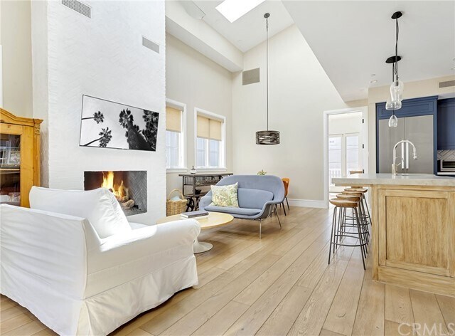 Building Photo - 708 Heliotrope Ave