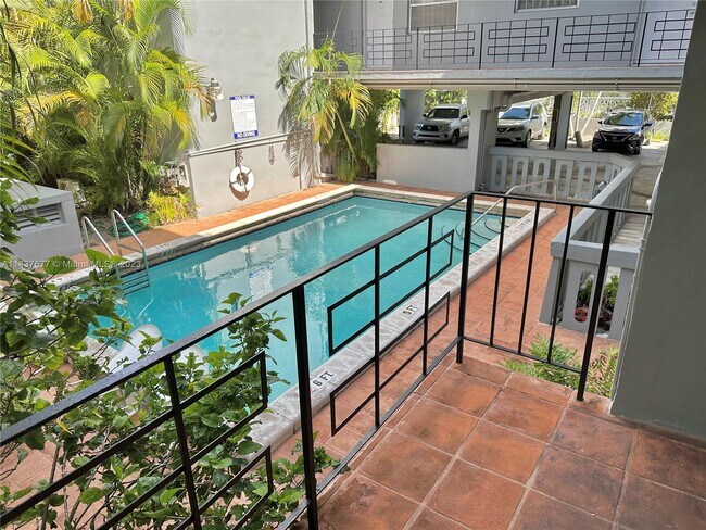 Foto del edificio - 820 Salzedo St