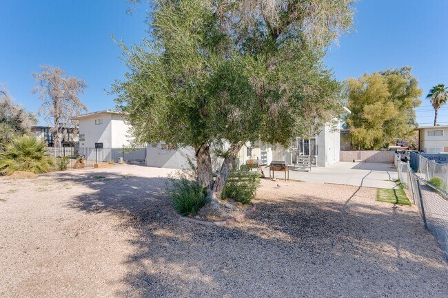 Foto del edificio - Bright & Spacious 2-Bedroom Upstairs Unit in Central Las Vegas!