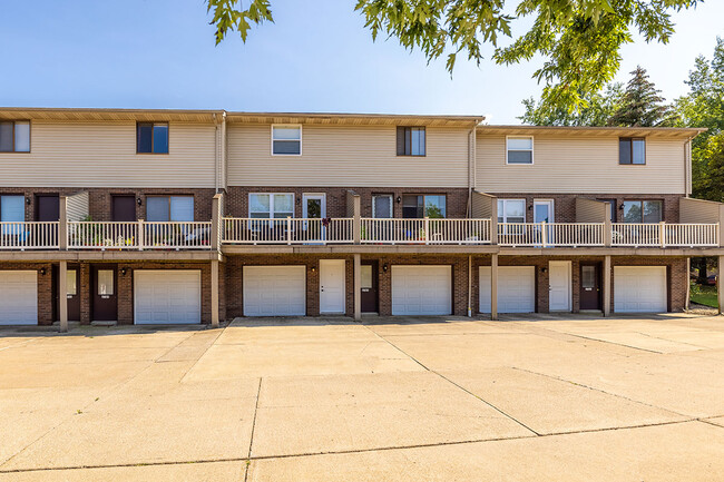 Building Photo - Willowood Village Apartments & Townhomes