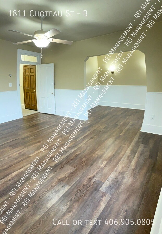 Building Photo - Newly Remodeled, 2 bed/1 bath duplex in He...