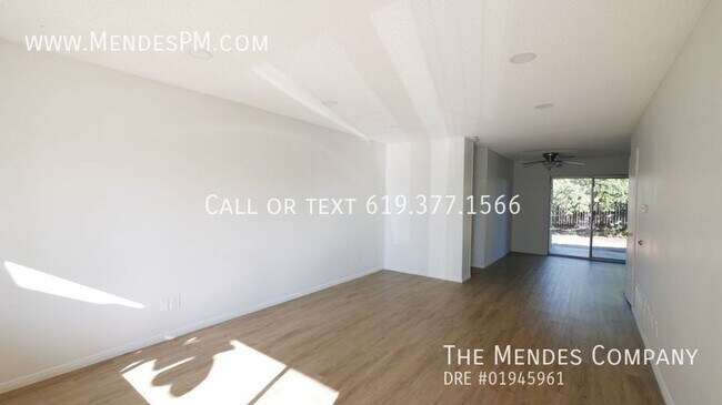 Foto del edificio - Renovated 3 bd/ 2 bth Duplex Apartment Hom...