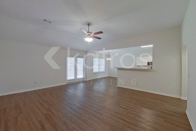 Building Photo - 710 Park Ln