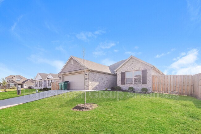 Building Photo - 1061 Lakeview Dr