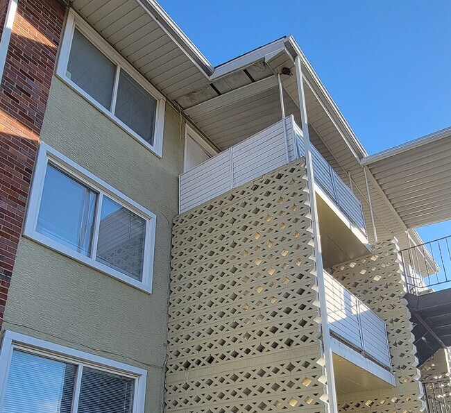 Riverview Apartments Located Near OSU Campus Apartments in Columbus