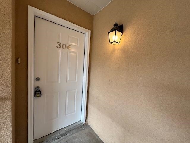 Building Photo - 2720 Camelot Dr