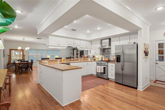 Foto del edificio - 1222 Lancaster Dr