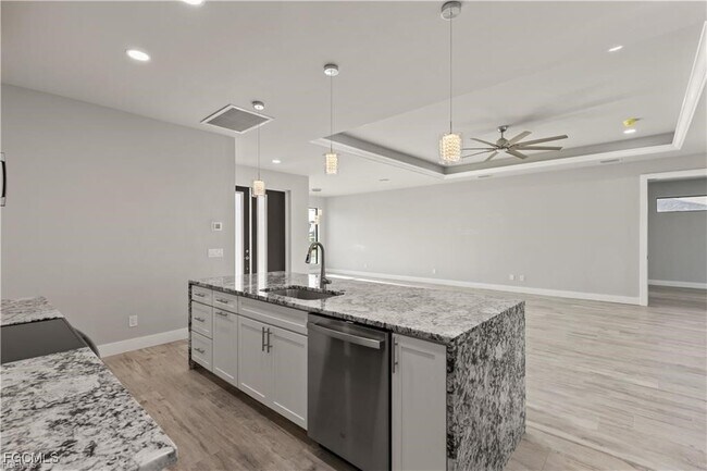 Foto del edificio - 3311 Surfside Blvd