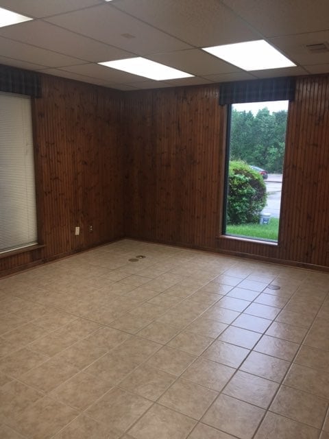 Building Photo - 446 Forest Square