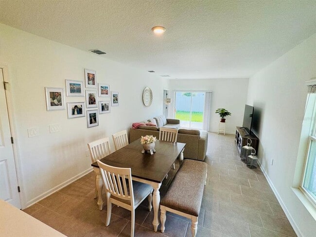 Foto del edificio - 439 Cool Summer Ln