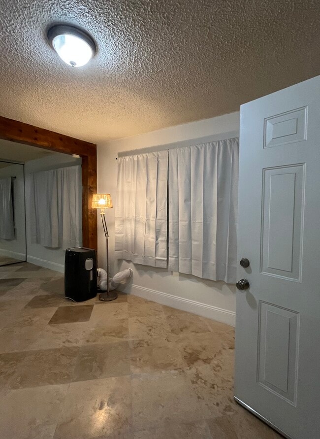 Foto del edificio - 22837 Vose St