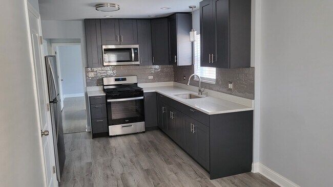 Kitchen - 2908 N Sayre Ave