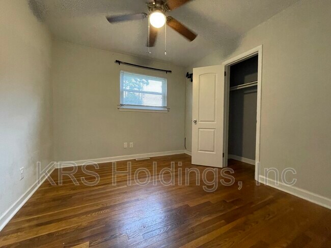 Foto del edificio - 6409 Cabot Ave