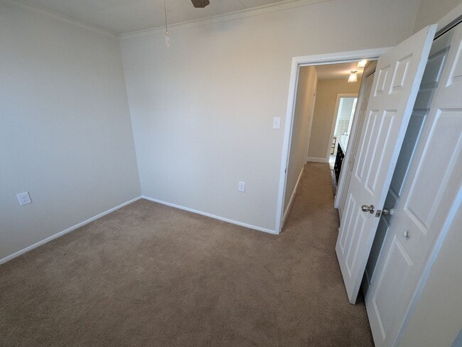 Building Photo - Beautiful Home - Bridesburg