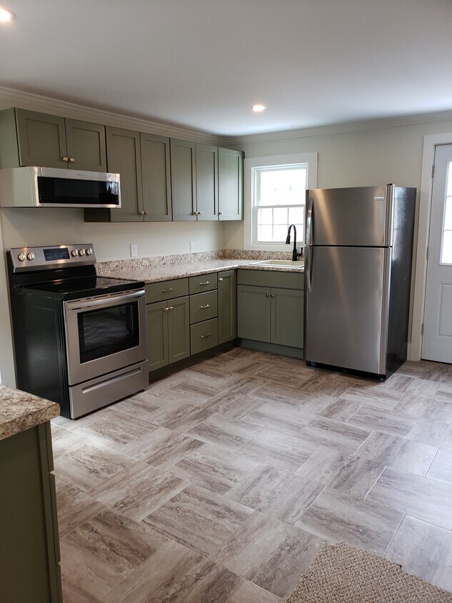 Kitchen - 160 Lafayette Rd