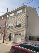 Building Photo - 828 Spring Garden Ave