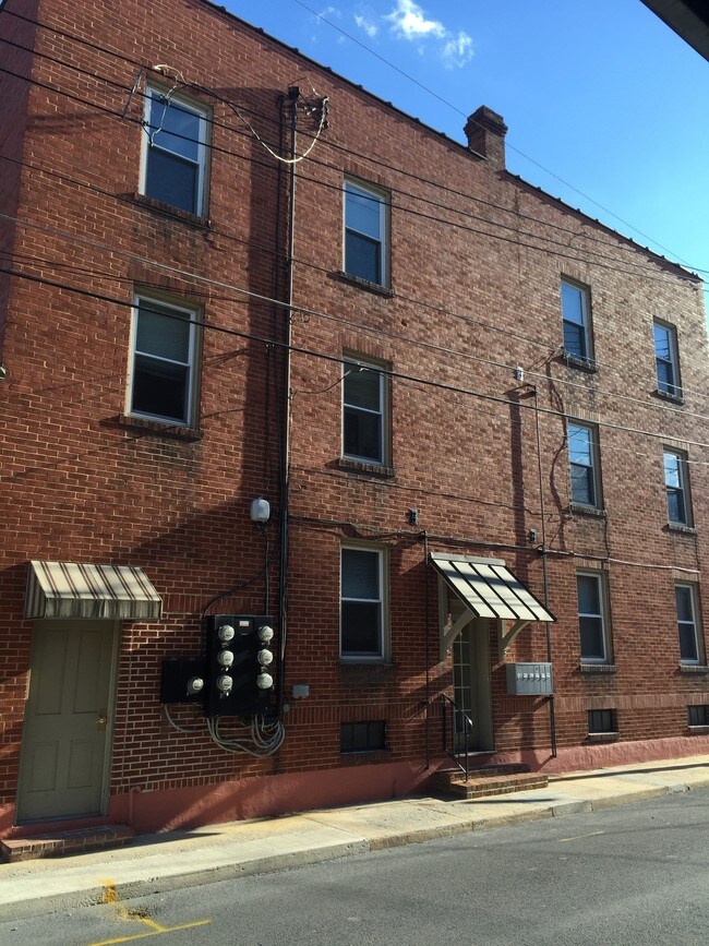 126 S Church St, Martinsburg, WV 25401 Apartment for Rent in
