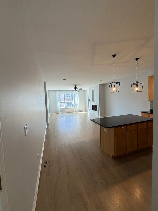 Foto del edificio - 1610 W Grand Ave