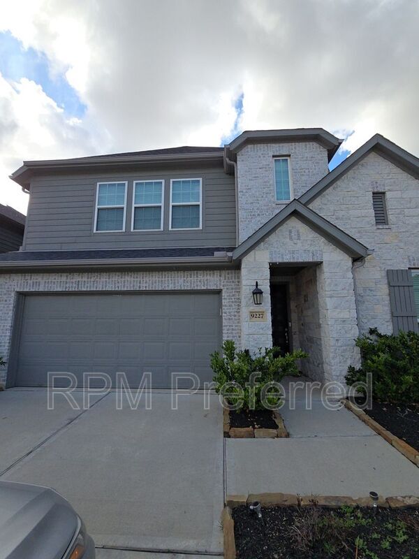 Foto principal - 9227 Dearborn Knoll Dr