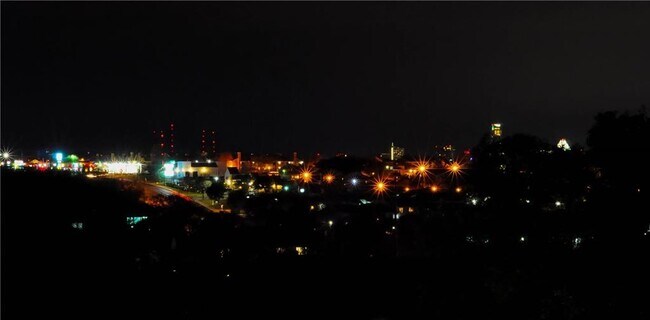 Foto del edificio - 2450 Wickersham Ln