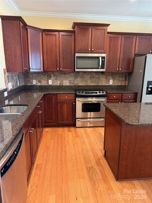 Building Photo - 15116 Legend Oaks Ct