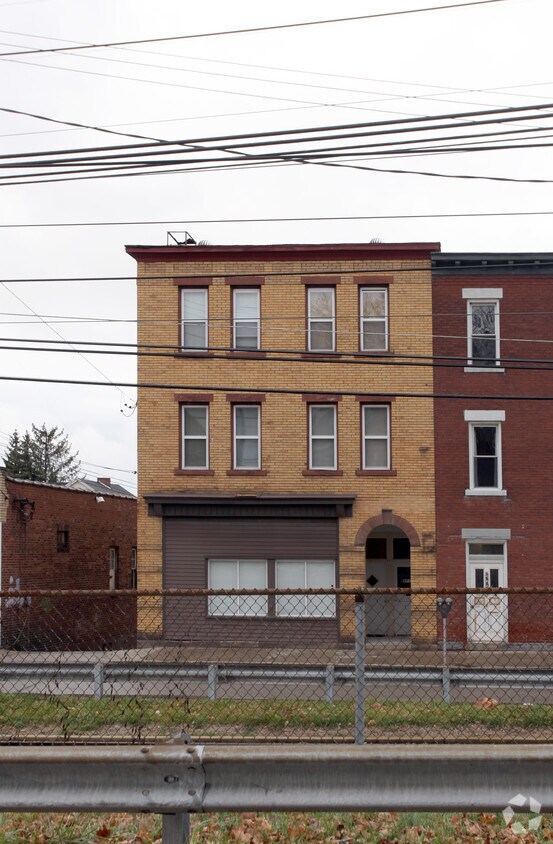 Building Photo - 2850 Broadway Ave