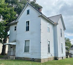 Building Photo - 512 Miller St