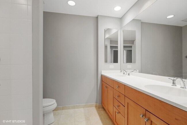 Foto del edificio - 600 N Lake Shore Dr
