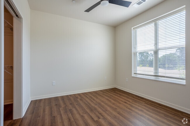 2BR, 2BA - 911SF - Primary Bedroom - The Flats at Carriage Commons