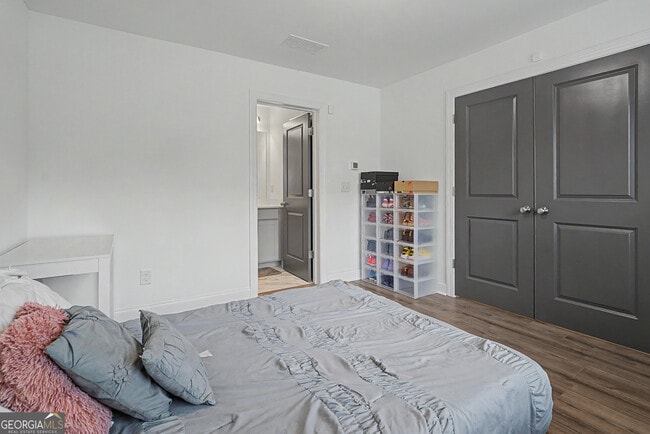 Building Photo - 847 Angora Aly