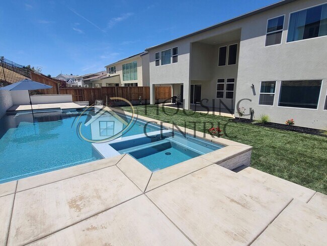 Foto del edificio - New Construction Executive Rental Home in ...