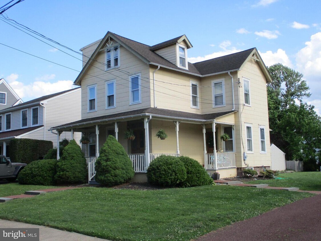 516 E Centre Ave, Newtown, PA 18940 House Rental in Newtown, PA