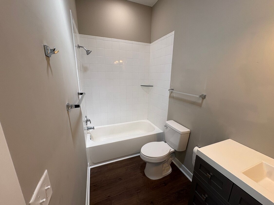Building Photo - Orange Ave - Residential