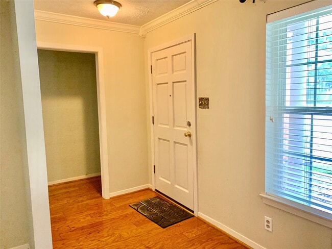 Building Photo - 9634 Fairdale Ln