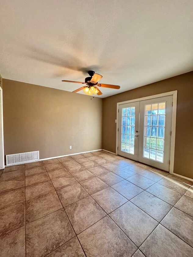 Foto principal - Now Available - 3 Bedroom/2 Bathroom Home!!