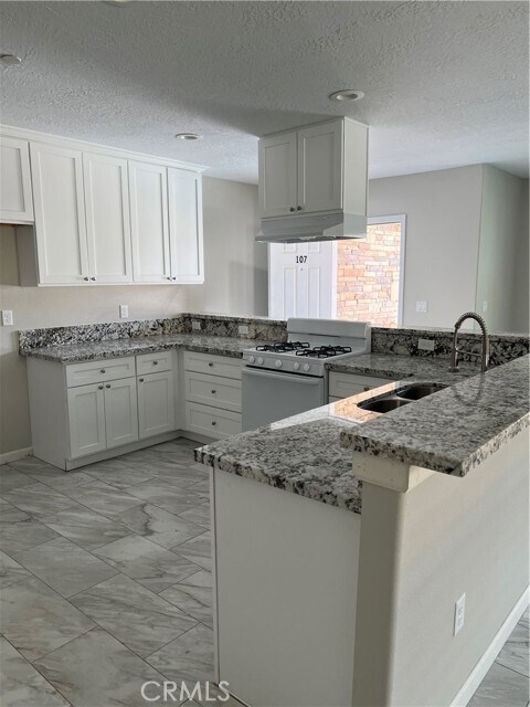 Foto del edificio - 16550 Olive St