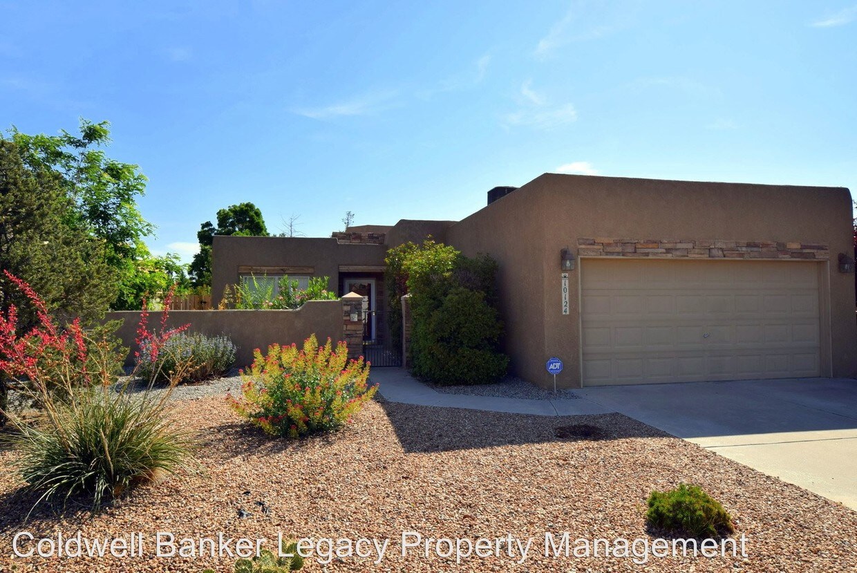 Foto principal - 10124 Arroyo Crest Dr NW