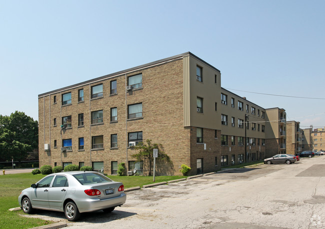 Building Photo - 1589 Victoria Park Av