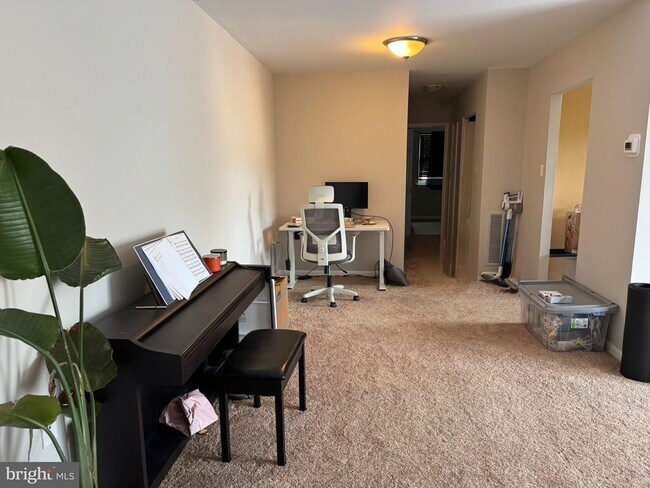 Foto del edificio - 5911 Quantrell Ave