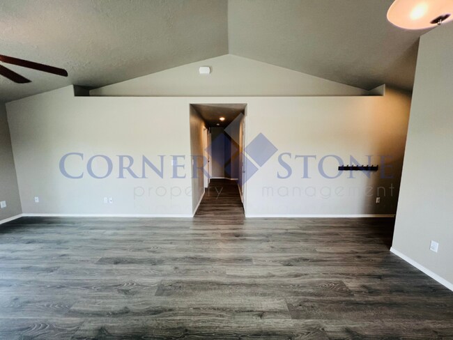 Building Photo - Great Home on Corner Lot!